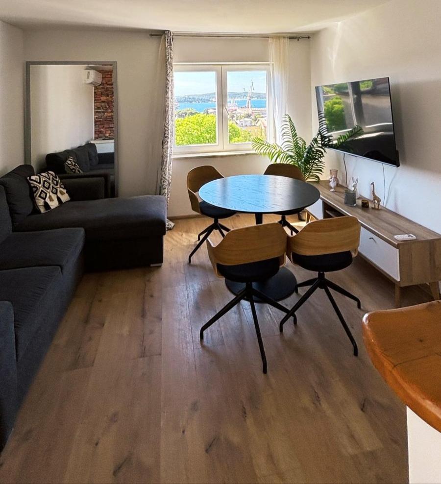 Ana Apartment Pula Bagian luar foto